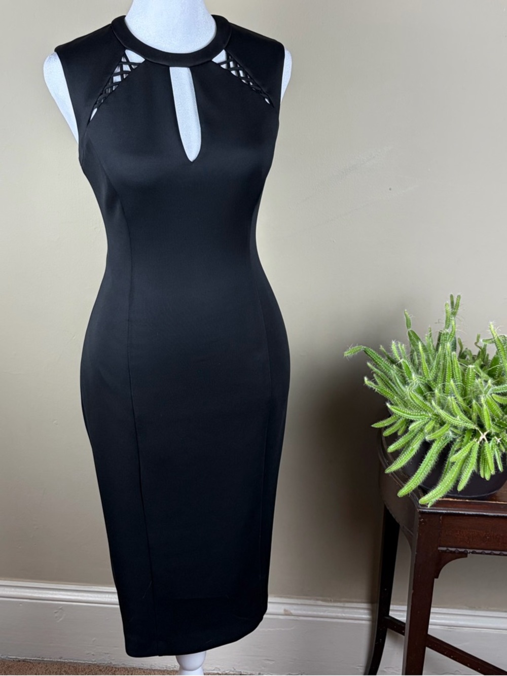 New with Tags Guess Los Angeles Black retro bodycon wiggle dress Size 4